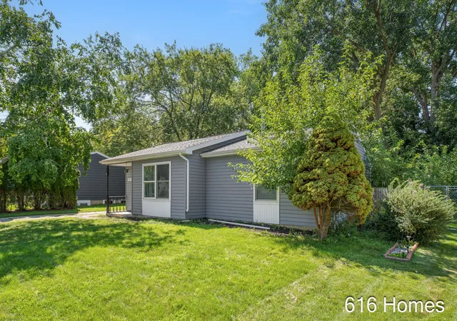 Photo 1 of Single family home for sale at 1911 Benjamin Ave NE, Grand Rapids, MI 49505 | MLS# 65026034953 | Listing updated on 2026-09-18