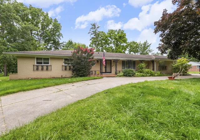 Photo 1 of Single family home for sale at 24319 Tamarack Trl, Southfield, MI 48075 | MLS# 81026034956 | Listing updated on 2026-09-14