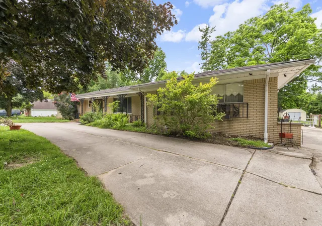 Photo 2 of Single family home for sale at 24319 Tamarack Trl, Southfield, MI 48075 | MLS# 81026034956 | Listing updated on 2026-09-14