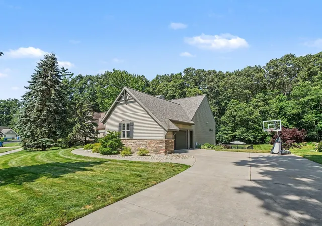 Photo 2 of Single family home for sale at 16033 Waterleaf Trl, Spring Lake, MI 49456 | MLS# 71026034964 | Listing updated on 2026-09-02