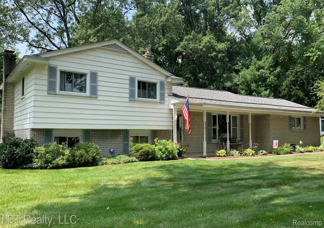 Photo 1 of Sale Pending at 6429 Houghten Dr, Troy, MI 48098 | MLS# 20261052690 | Listing updated on 2026-09-02