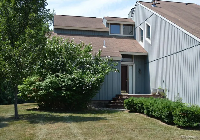Photo 3 of Single family home for sale at 10055 Walnut Hl Dr, Davisburg, MI 48350 | MLS# 20261052702 | Listing updated on 2026-09-12