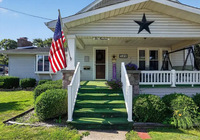 Photo 3 of Single family home for sale at 500 E Vienna St, Clio, MI 48420 | MLS# 20261052706 | Listing updated on 2026-08-26