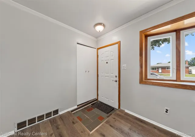 Photo 3 of Single family home for sale at 11338 Dale Ave, Warren, MI 48089 | MLS# 20261052713 | Listing updated on 2026-08-01