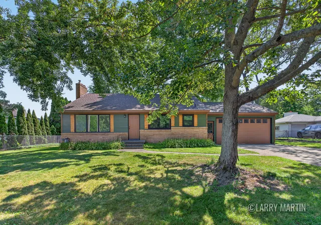 Photo 1 of Sale Pending at 1916 Manning Ave Nw, Grand Rapids, MI 49534 | MLS# 65026034973 | Listing updated on 2026-09-10