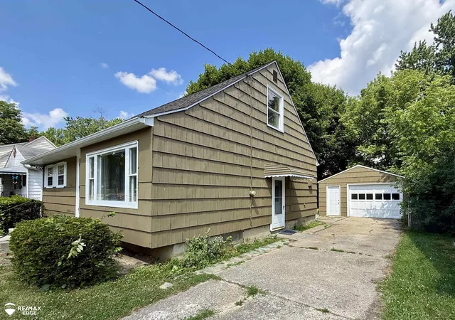 Photo 1 of Sale Pending at 2838 Yale St, Flint, MI 48503 | MLS# 5050214317 | Listing updated on 2026-07-24