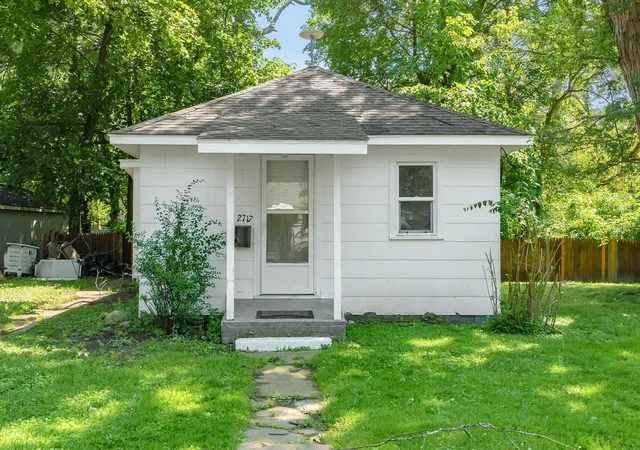 2nd image of 2717 Springmont Ave, Kalamazoo, MI 49008 | MLS# 66026034996