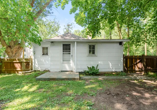 3rd image of 2717 Springmont Ave, Kalamazoo, MI 49008 | MLS# 66026034996