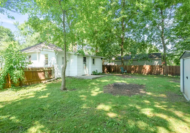 4th image of 2717 Springmont Ave, Kalamazoo, MI 49008 | MLS# 66026034996