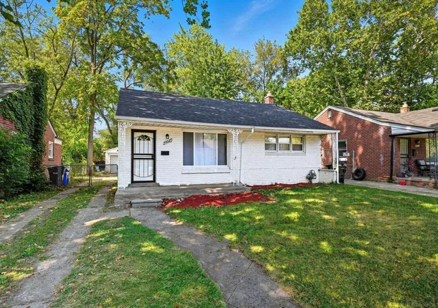 Photo 2 of Single family home for sale at 19947 Heyden St, Detroit, MI 48219 | MLS# 58050214322 | Listing updated on 2026-09-16