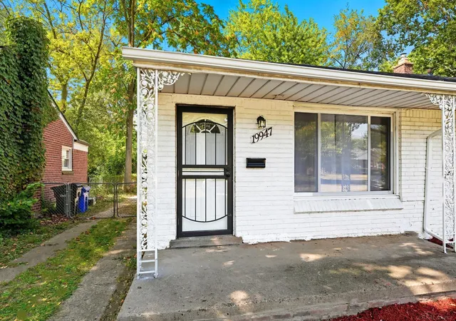 Photo 3 of Single family home for sale at 19947 Heyden St, Detroit, MI 48219 | MLS# 58050214322 | Listing updated on 2026-09-16