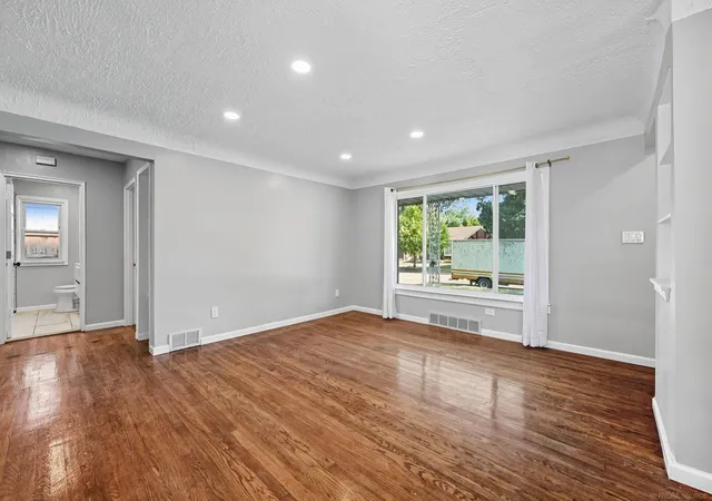 Photo 4 of Single family home for sale at 19947 Heyden St, Detroit, MI 48219 | MLS# 58050214322 | Listing updated on 2026-09-16