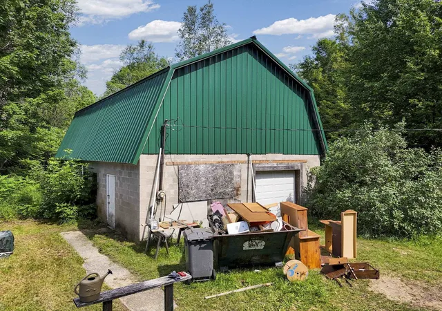 Photo 4 of Single family home for sale at 3850 N 25 Road, Mesick, MI 49668 | MLS# 78080070881 | Listing updated on 2026-09-14