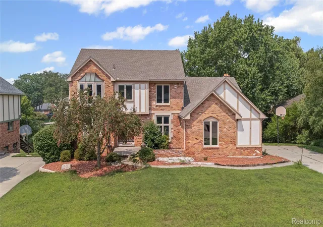 Photo 1 of Single family home for sale at 34970 Old Homestead Dr, Farmington Hills, MI 48335 | MLS# 20261052750 | Listing updated on 2026-07-26