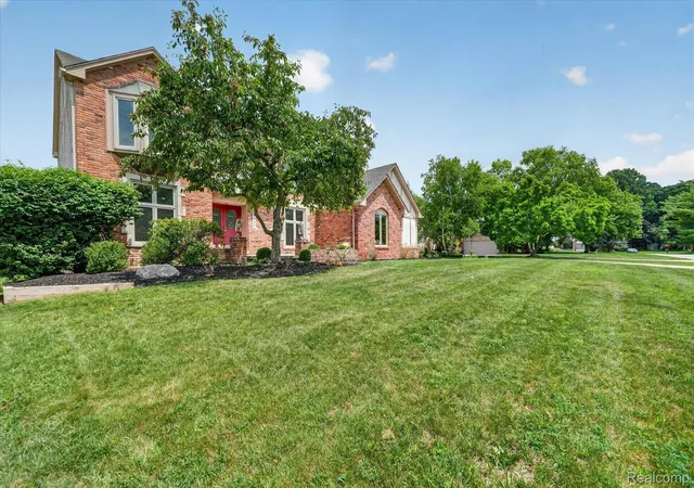 Photo 3 of Single family home for sale at 34970 Old Homestead Dr, Farmington Hills, MI 48335 | MLS# 20261052750 | Listing updated on 2026-07-26