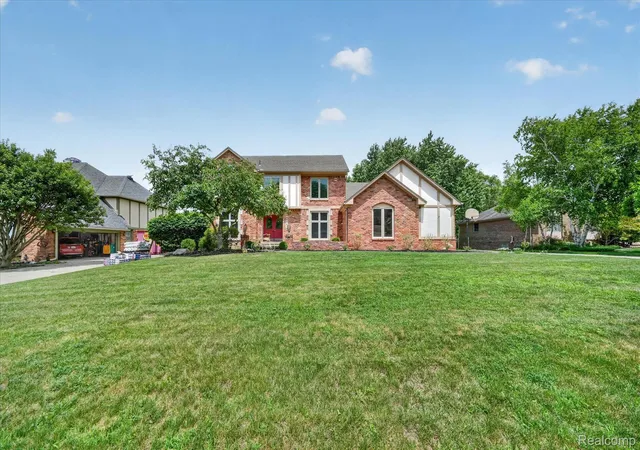 Photo 3 of Single family home for sale at 34970 Old Homestead Dr, Farmington Hills, MI 48335 | MLS# 20261052750 | Listing updated on 2026-07-26