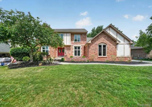Photo 4 of Single family home for sale at 34970 Old Homestead Dr, Farmington Hills, MI 48335 | MLS# 20261052750 | Listing updated on 2026-07-26
