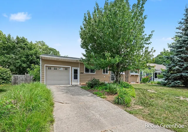 Photo 2 of Single family home for sale at 3840 Williamson Ave Ne, Grand Rapids, MI 49525 | MLS# 65026035018 | Listing updated on 2026-07-24
