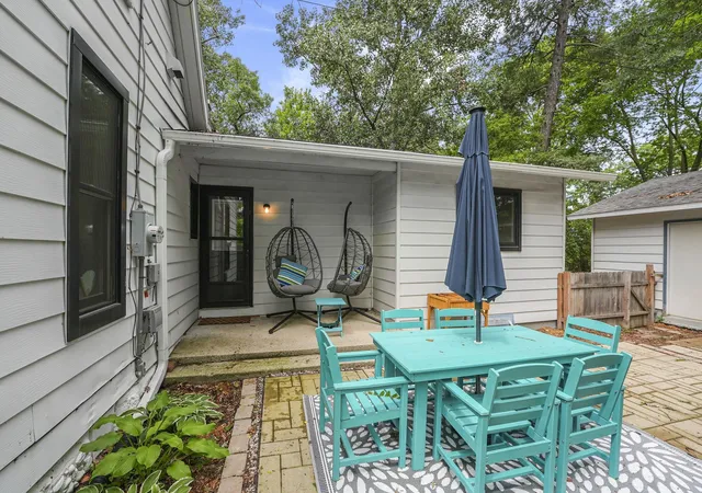 Photo 4 of Single family home for sale at 1055 Washington St, Traverse City, MI 49686 | MLS# 78080070884 | Listing updated on 2026-07-15