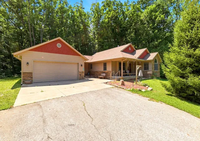 Photo 1 of Single family home for sale at 1938 Lincoln Rd, Allegan, MI 49010 | MLS# 65026035029 | Listing updated on 2026-07-29