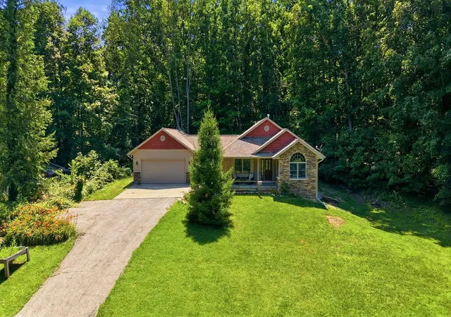 Photo 2 of Single family home for sale at 1938 Lincoln Rd, Allegan, MI 49010 | MLS# 65026035029 | Listing updated on 2026-07-29