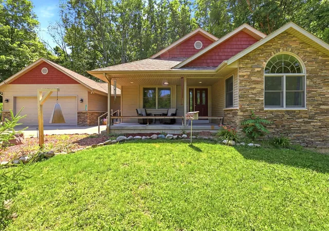 Photo 3 of Single family home for sale at 1938 Lincoln Rd, Allegan, MI 49010 | MLS# 65026035029 | Listing updated on 2026-07-29