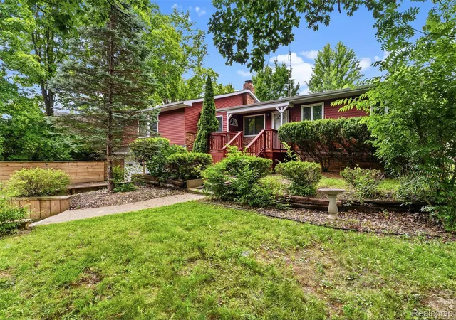 Photo 2 of Single family home for sale at 7313 River Rd, Flushing, MI 48433 | MLS# 20261052773 | Listing updated on 2026-09-15