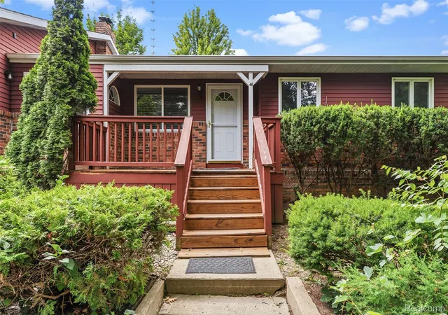 Photo 3 of Single family home for sale at 7313 River Rd, Flushing, MI 48433 | MLS# 20261052773 | Listing updated on 2026-09-15