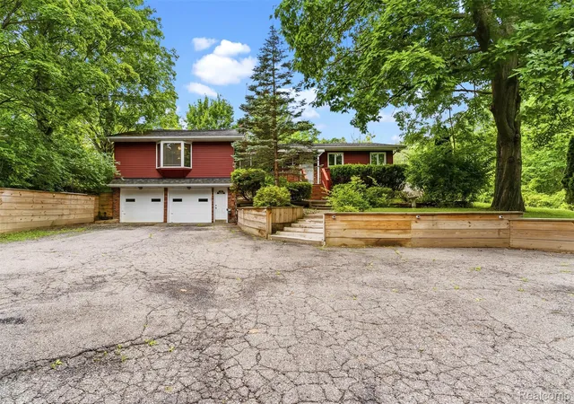 Photo 3 of Single family home for sale at 7313 River Rd, Flushing, MI 48433 | MLS# 20261052773 | Listing updated on 2026-09-15
