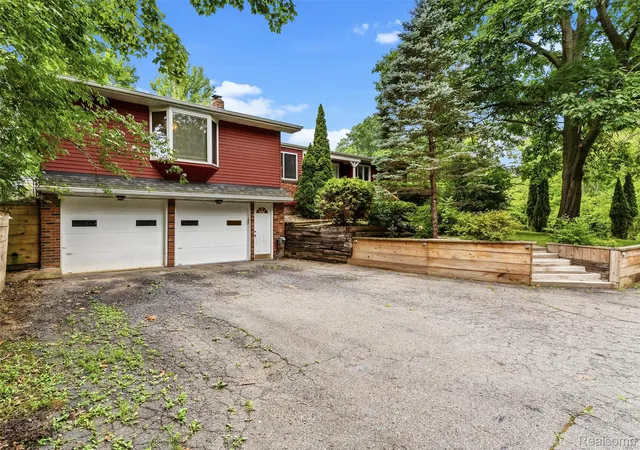 Photo 4 of Single family home for sale at 7313 River Rd, Flushing, MI 48433 | MLS# 20261052773 | Listing updated on 2026-09-15