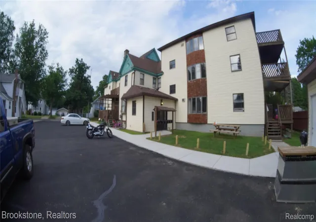 2nd image of 510 Pleasant St, Charlotte, MI 48813