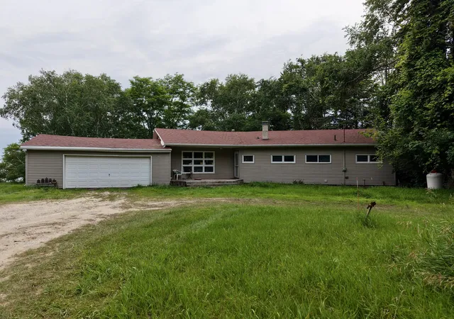 Photo 3 of Single family home for sale at 4771 S Lakeshore Dr, Ludington, MI 49431 | MLS# 67026035048 | Listing updated on 2026-08-30
