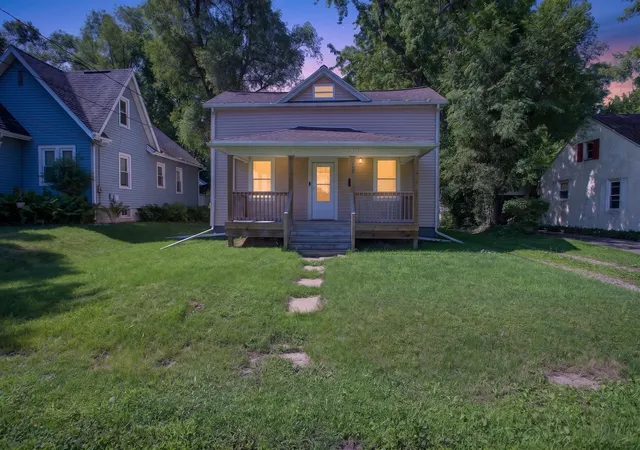 Photo 1 of Sale Pending at 105 Avondale Ave, Jackson, MI 49203 | MLS# 55026035054 | Listing updated on 2026-09-17