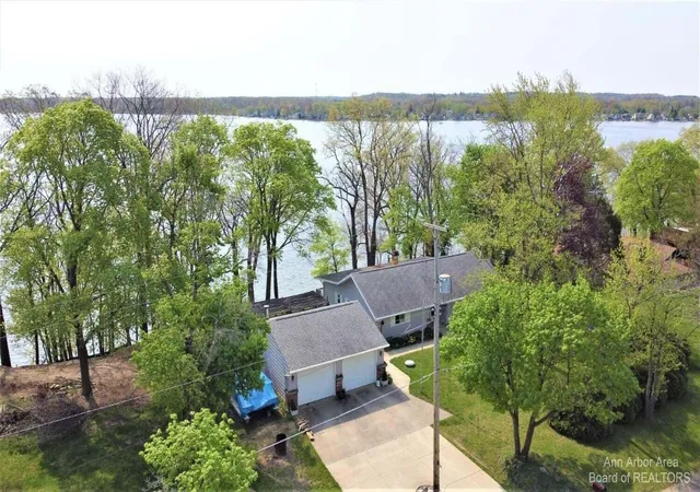 2nd image of 1827 Wamplers Heights Dr, Brooklyn, MI 49230 | MLS# 55026035053