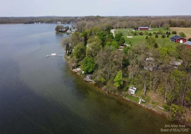3rd image of 1827 Wamplers Heights Dr, Brooklyn, MI 49230 | MLS# 55026035053