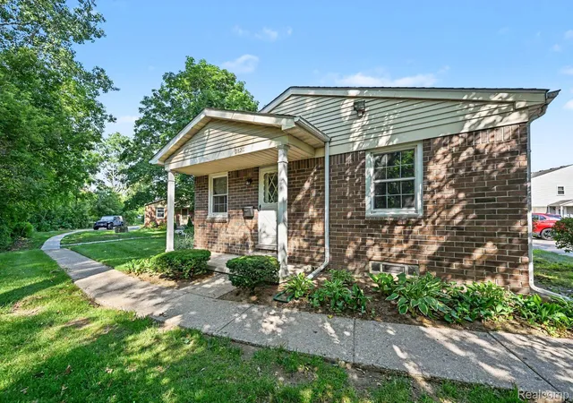 Listing Photo 2 - Condo for sale in building located at 38211 Carolon Blvd, Westland, MI 48185