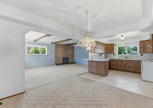 Photo 4 of Single family home for sale at 19100 Masonic Blvd, Roseville, MI 48066 | MLS# 20261052799 | Listing updated on 2026-09-30