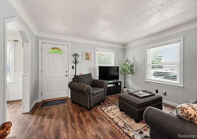 Photo 2 of Single family home for sale at 2904 Crooks Rd, Royal Oak, MI 48073 | MLS# 20261052803 | Listing updated on 2026-08-24