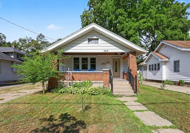 Photo 1 of Single family home for sale at 1819 Nelson Ave Se, Grand Rapids, MI 49507 | MLS# 65026035075 | Listing updated on 2026-08-04