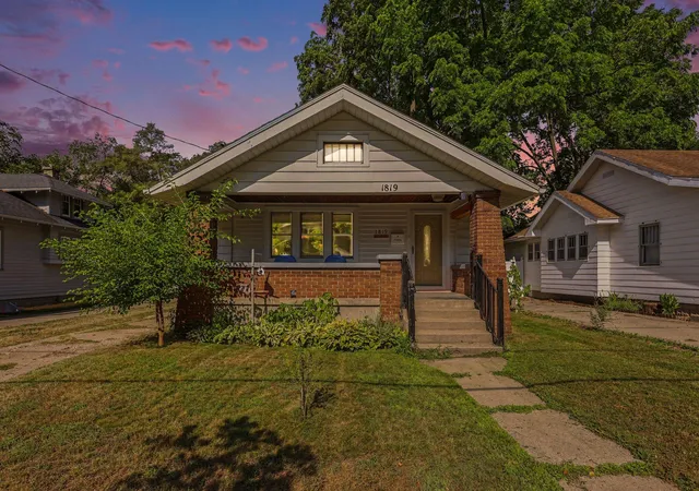 Photo 2 of Single family home for sale at 1819 Nelson Ave Se, Grand Rapids, MI 49507 | MLS# 65026035075 | Listing updated on 2026-08-04