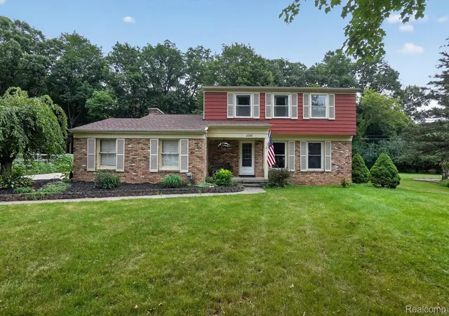 3rd image of 2356 Pineview Ct, Flushing, MI 48433 | MLS# 20261052818
