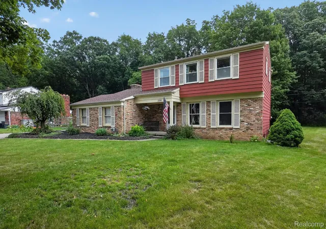 4th image of 2356 Pineview Ct, Flushing, MI 48433 | MLS# 20261052818