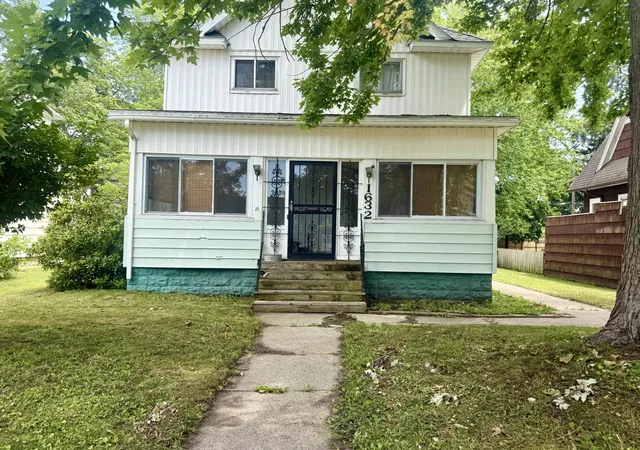 Photo 2 of Single family home for sale at 1632 5th Street, Muskegon, MI 49441 | MLS# 65026035081 | Listing updated on 2026-09-03