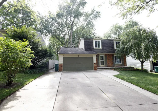 Photo 3 of Single family home for sale at 40 Colony Ct, Ypsilanti, MI 48197 | MLS# 81026035085 | Listing updated on 2026-09-13