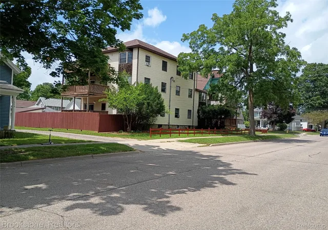 Photo 3 of Condo for sale at 510 Pleasant St #4, Charlotte, MI 48813 | MLS# 20261052830 | Listing updated on 2026-08-31