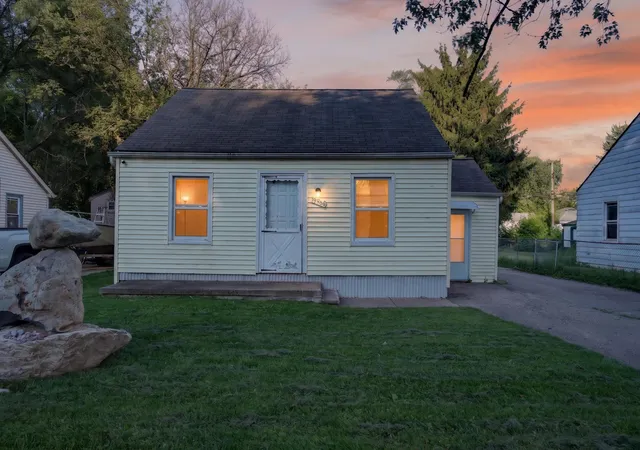 Photo 1 of Single family home for sale at 19364 Seminole, Redford, MI 48240 | MLS# 81026035088 | Listing updated on 2026-08-18