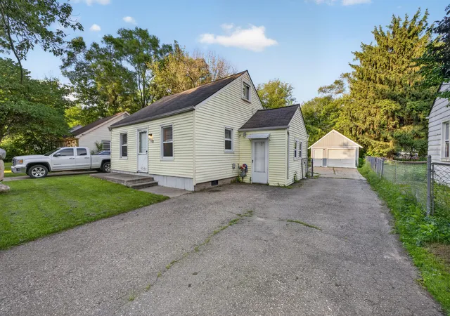 Photo 3 of Single family home for sale at 19364 Seminole, Redford, MI 48240 | MLS# 81026035088 | Listing updated on 2026-08-18