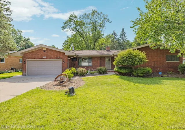 Photo 2 of Single family home for sale at 2810 Walbridge Rd, Rochester Hills, MI 48307 | MLS# 20261052838 | Listing updated on 2026-09-03