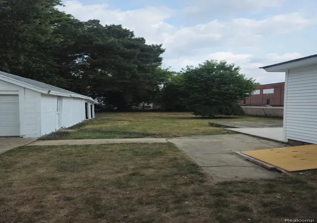 14th image of 629 Alger St, Owosso, MI 48867 | MLS# 20261052839