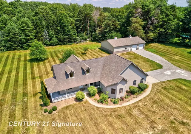 Single family home for sale at 8605 Dixie Hwy, Birch Run, MI 48415 | MLS# 61050214376